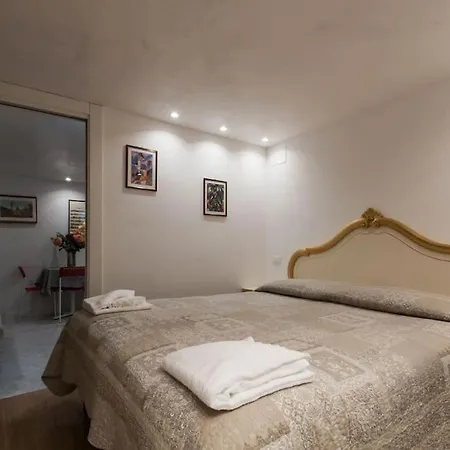 Ca'mariagrazia Flat In With Private Patio Apartment *