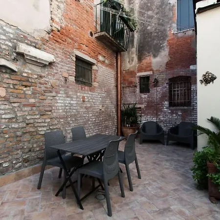 Ca'mariagrazia Flat In With Private Patio Apartment