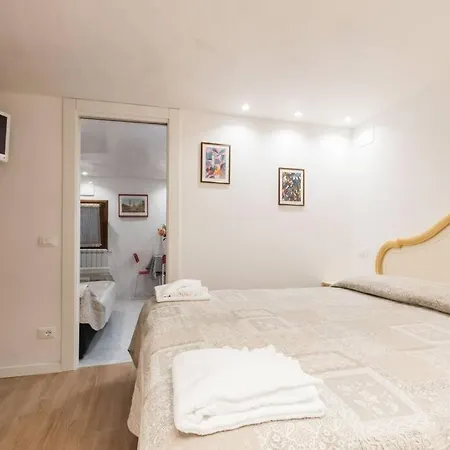 Ca'mariagrazia Flat In With Private Patio Apartment